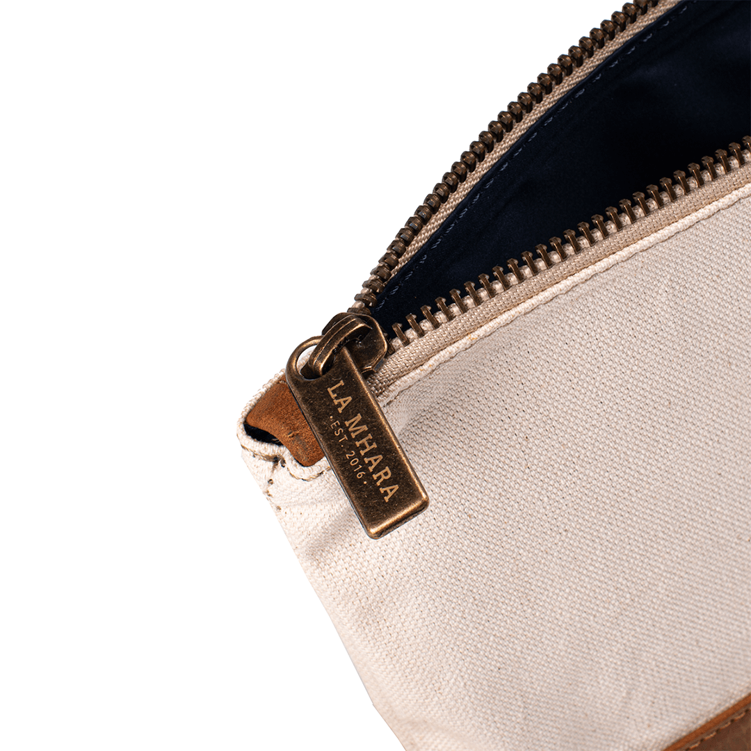 TRAVEL POUCH